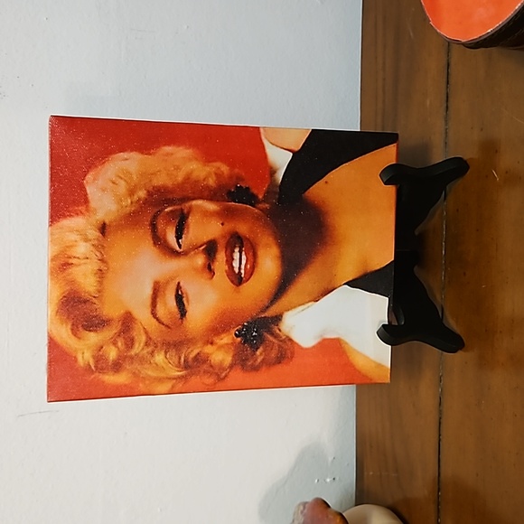 Marilyn Monroe Decor - Picture 2 of 7